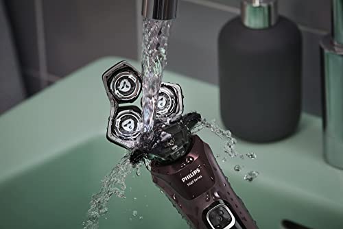 Wet & Dry Electric Shaver with Quick Clean Pod K863442