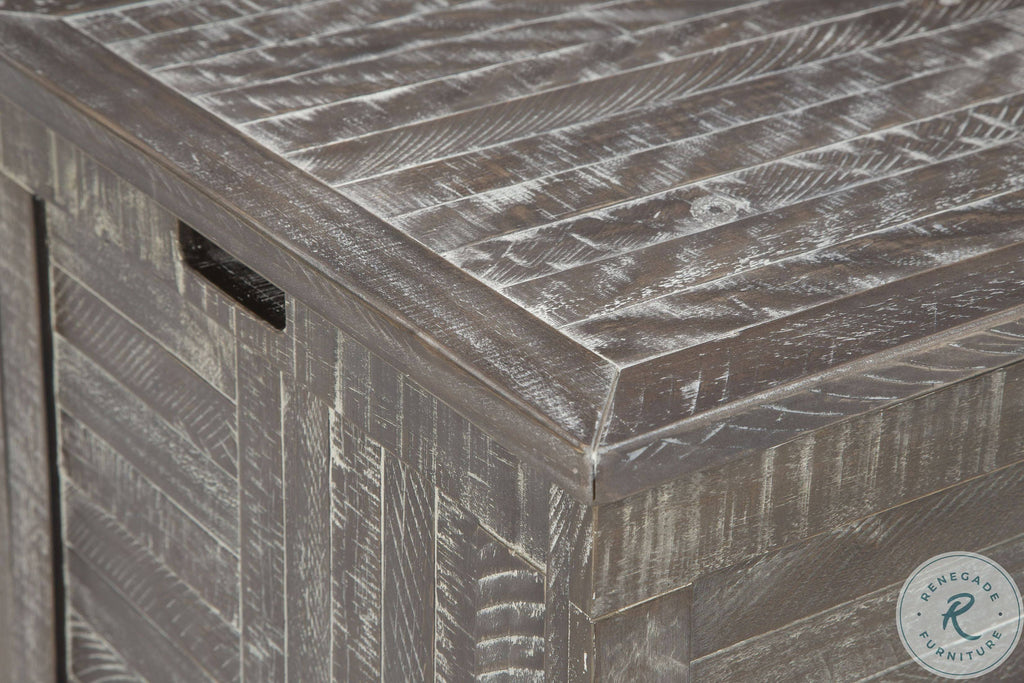Distressed Gray Storage Trunk Y540262