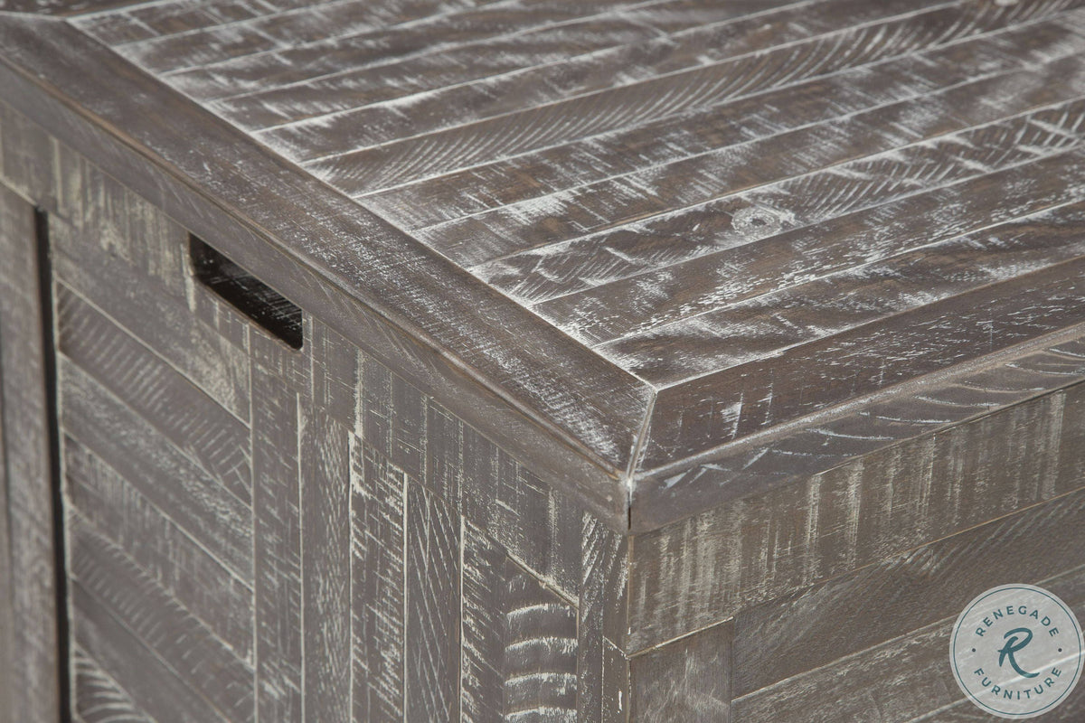Distressed Gray Storage Trunk Y540262