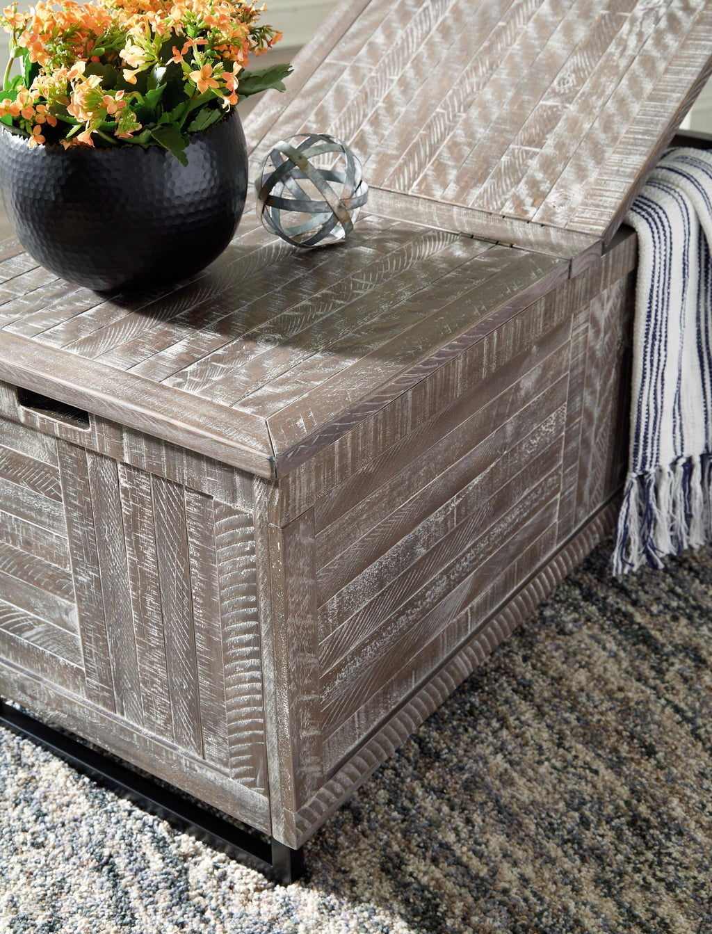 Distressed Gray Storage Trunk Y540262