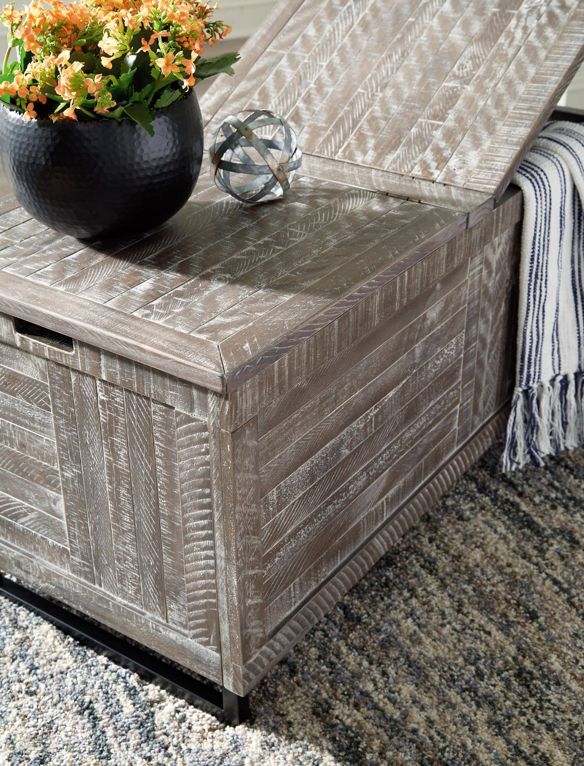 Distressed Gray Storage Trunk Y540262