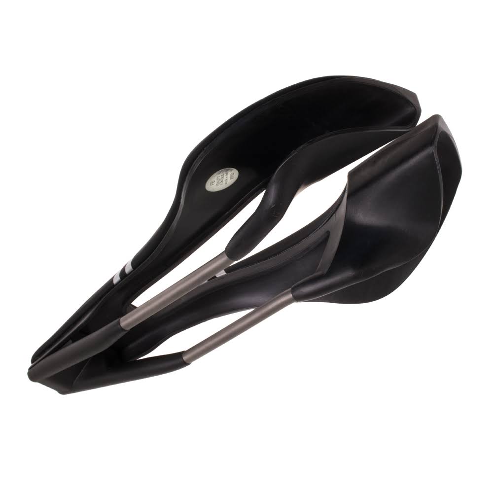 Black Superflow Saddle T4197