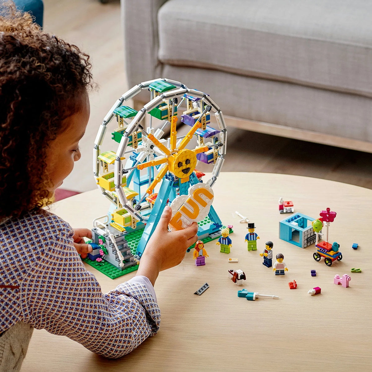 Building Toy with 5 Minifigures 1,002 Pieces E7570